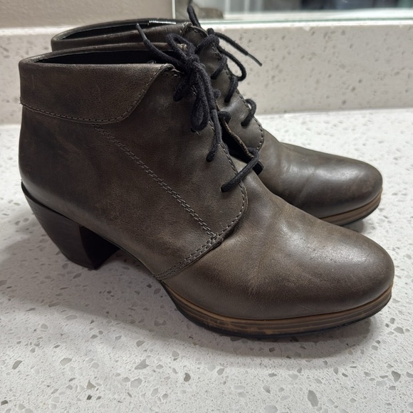 Wolky Jacquerie Dessin Women's taupe brown distressed Heel Ankle Boots 40/US 9M - Picture 1 of 7